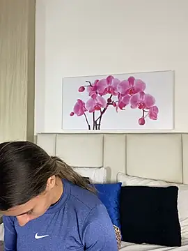 JuliaColemann online show from 8, 7, 2026