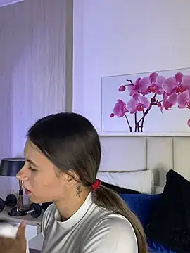 JuliaColemann online show from 14, 7, 2026