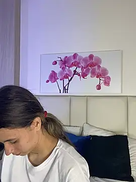 JuliaColemann online show from 15, 7, 2026
