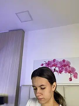 JuliaColemann online show from 31, 7, 2026