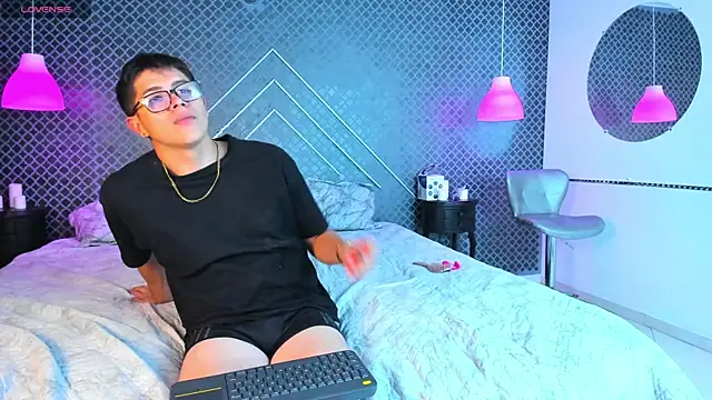 Snapshot of Evie_demn chatting on 20, 2, 2026 Evie demn online show from 20, 2, 2026