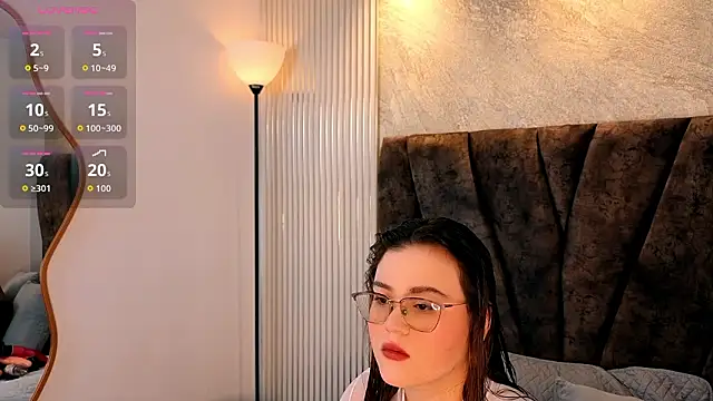 zoe hugeboobs online show from 4, 2, 2026