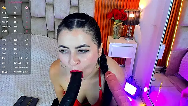 Snapshot of whitney_white_ chatting on 5, 8, 2026 whitney white online show from 5, 8, 2026
