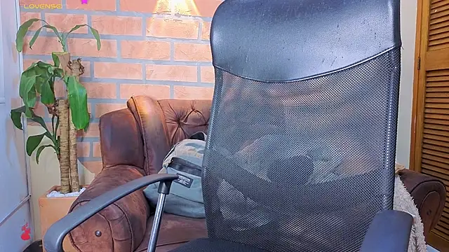 Snapshot of mister_eithan chatting on 6, 3, 2026 mister eithan online show from 6, 3, 2026