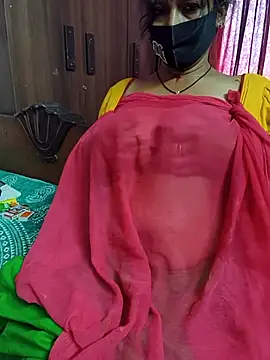 Snapshot of Little-Roshni chatting on 3, 8, 2026 Little-Roshni online show from 3, 8, 2026