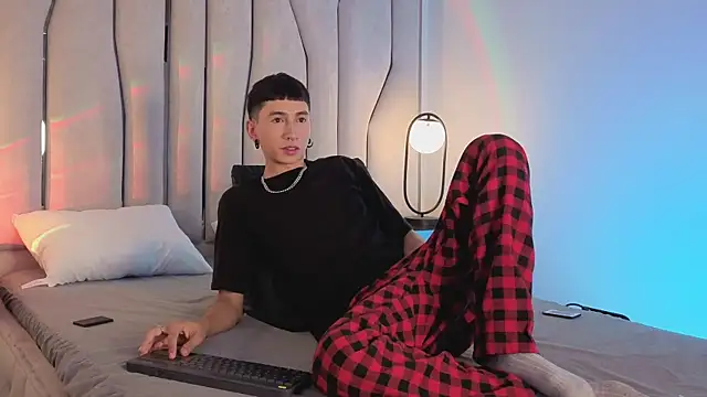 lian cameron online show from 25, 6, 2026