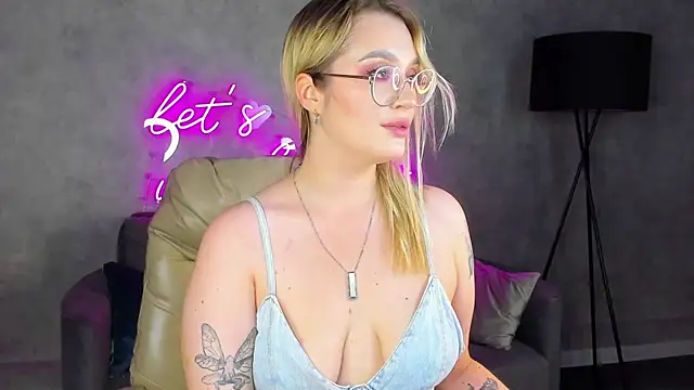 Snapshot of Viickie_Nelsson chatting on 5, 8, 2026 Viickie Nelsson online show from 5, 8, 2026