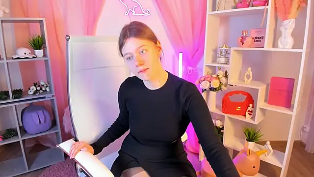 Snapshot of CelestineMauriac chatting on 15, 2, 2026 CelestineMauriac online show from 15, 2, 2026