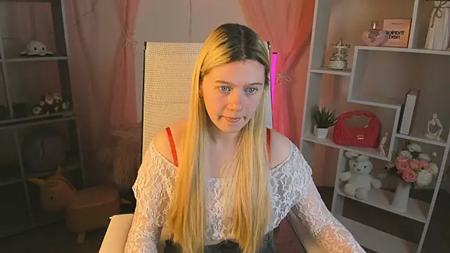 Snapshot of CelestineMauriac chatting on 15, 4, 2026 CelestineMauriac online show from 15, 4, 2026