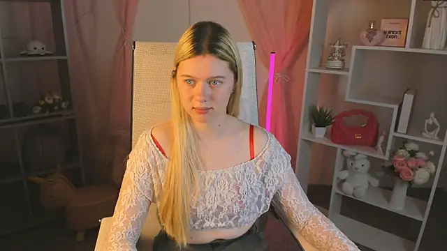 Snapshot of CelestineMauriac chatting on 15, 4, 2026 CelestineMauriac online show from 15, 4, 2026