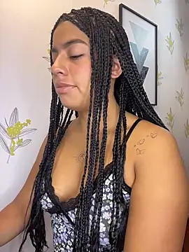 Laia white online show from 28, 4, 2026