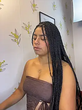 Laia white online show from 4, 5, 2026