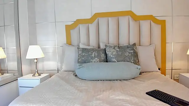 Snapshot of Crystal_Rose__ chatting on 8, 2, 2026 Crystal Rose online show from 8, 2, 2026