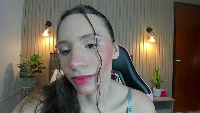 Snapshot of valeryn__rosse chatting on 5, 8, 2026 valeryn rosse online show from 5, 8, 2026