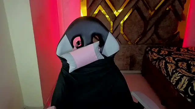 Snapshot of Luvienne chatting on 2, 2, 2026 Luvienne online show from 2, 2, 2026