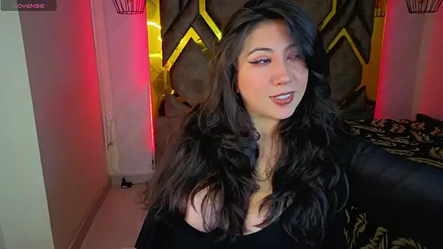 Snapshot of Luvienne chatting on 12, 3, 2026 Luvienne online show from 12, 3, 2026