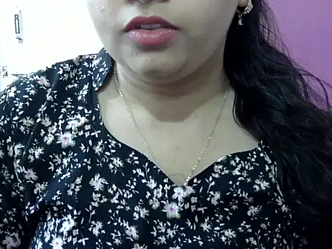 Cute Aliyaa online show from 5, 5, 2026