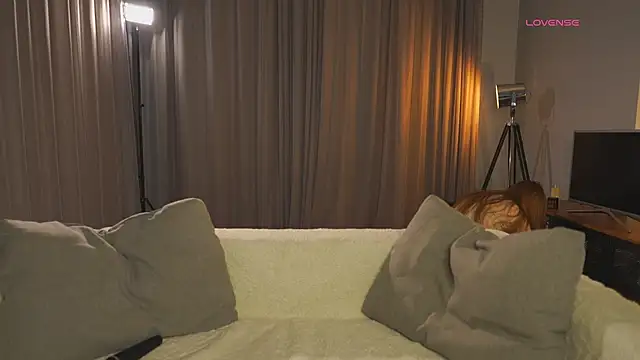 SharaNewbern online show from 7, 2, 2026