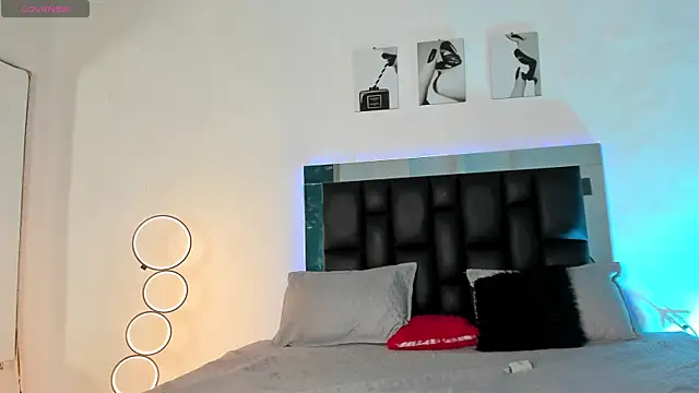 Isabella Moon9 online show from 6, 8, 2026