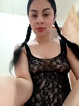 Snapshot of luna_pinky chatting on 9, 3, 2026 luna pinky online show from 9, 3, 2026