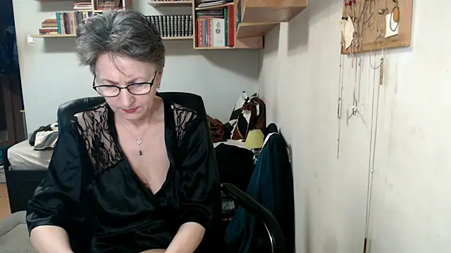 katemodel online show from 11, 11, 2025