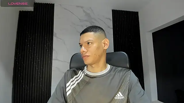 Snapshot of milo_cruz_ chatting on 8, 2, 2026 milo cruz online show from 8, 2, 2026