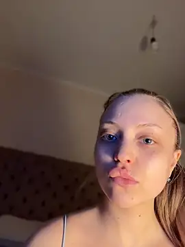 MollyHilton online show from 3, 5, 2026