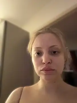 MollyHilton online show from 8, 5, 2026