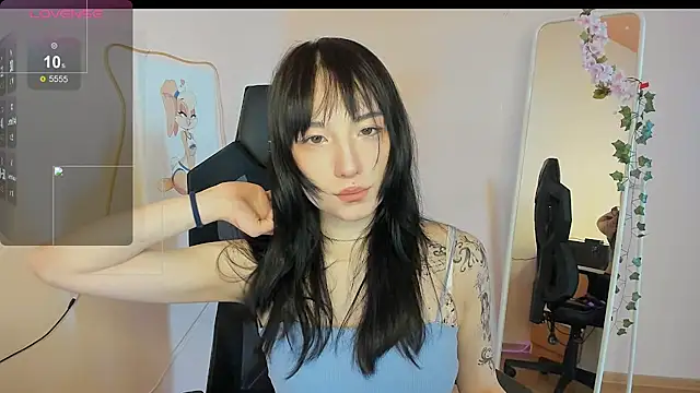 AliceeinWonderlanddd online show from 6, 5, 2026
