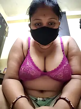 Curvy Trisha online show from 17, 3, 2026