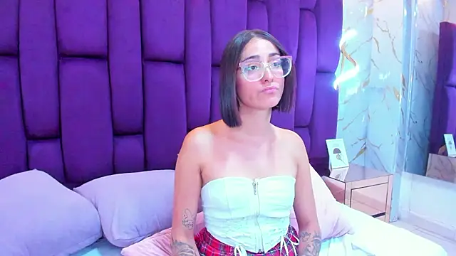 Snapshot of crystalstonee chatting on 11, 3, 2026 crystalstonee online show from 11, 3, 2026