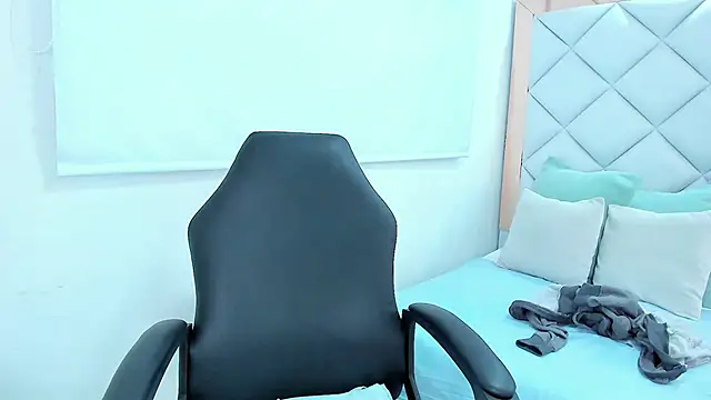 Snapshot of crystalstonee chatting on 12, 3, 2026 crystalstonee online show from 12, 3, 2026