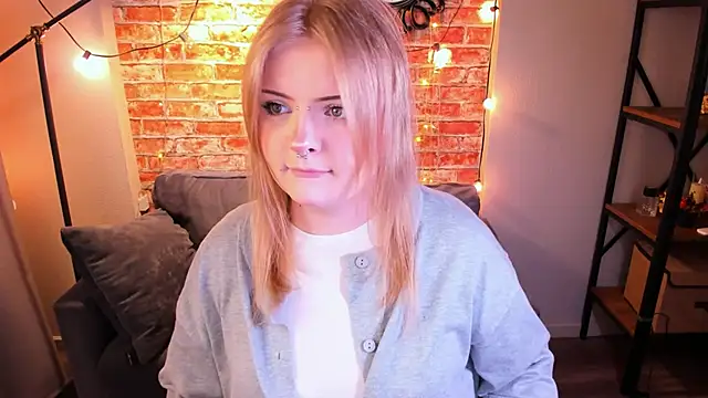 Snapshot of Emily_Coyness chatting on 25, 2, 2026 Emily Coyness online show from 25, 2, 2026