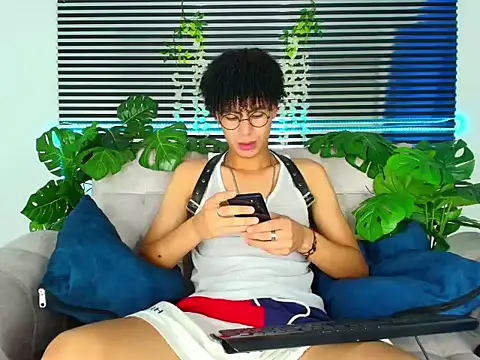 Snapshot of ThiiagoSaeenz chatting on 5, 3, 2026 ThiiagoSaeenz online show from 5, 3, 2026