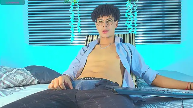 ThiiagoSaeenz online show from 3, 8, 2026