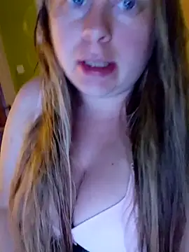 Snapshot of trixye21 chatting on 18, 3, 2026 trixye21 online show from 18, 3, 2026