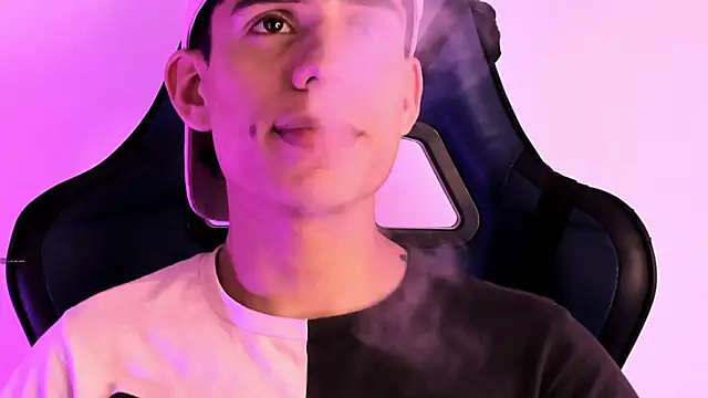 Snapshot of Angel_eros_ chatting on 1, 3, 2026 Angel eros online show from 1, 3, 2026