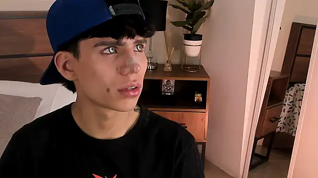 Snapshot of Angel_eros_ chatting on 5, 3, 2026 Angel eros online show from 5, 3, 2026