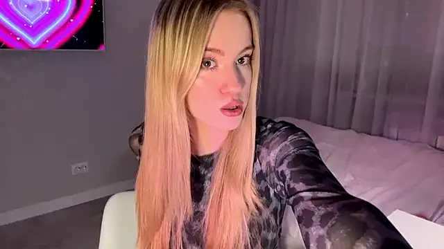 Snapshot of Between_Eeys chatting on 4, 3, 2026 Between Eeys online show from 4, 3, 2026