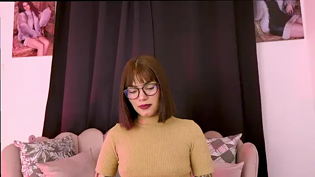 dakotacollins  online show from 25, 6, 2026