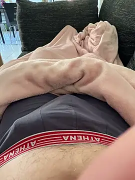 Snapshot of petitsexe52 chatting on 12, 3, 2026 petitsexe52 online show from 12, 3, 2026