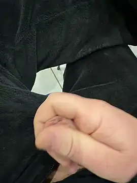 Snapshot of petitsexe52 chatting on 16, 3, 2026 petitsexe52 online show from 16, 3, 2026