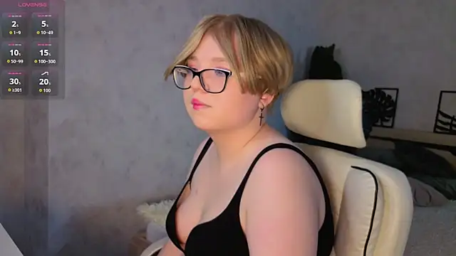 Snapshot of Lauraaa_Smith chatting on 7, 3, 2026 Lauraaa Smith online show from 7, 3, 2026