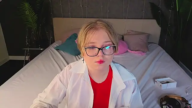 Snapshot of Lauraaa_Smith chatting on 10, 3, 2026 Lauraaa Smith online show from 10, 3, 2026