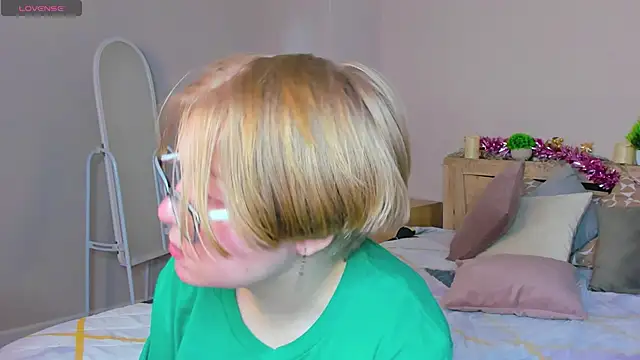 Snapshot of Lauraaa_Smith chatting on 13, 3, 2026 Lauraaa Smith online show from 13, 3, 2026