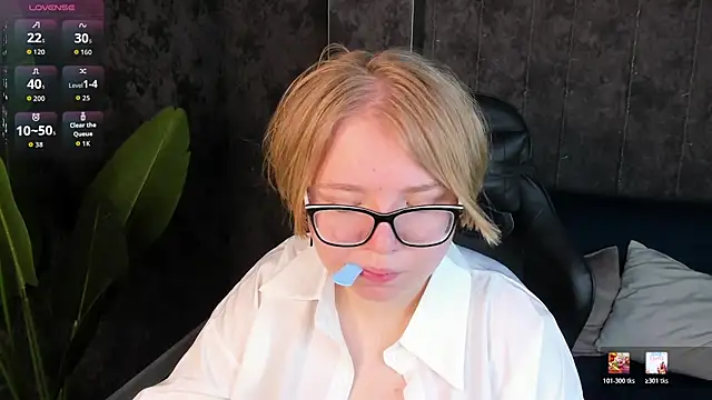 Snapshot of Lauraaa_Smith chatting on 19, 3, 2026 Lauraaa Smith online show from 19, 3, 2026