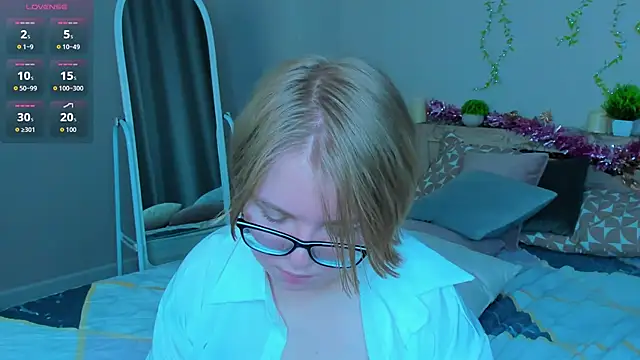 Snapshot of Lauraaa_Smith chatting on 20, 3, 2026 Lauraaa Smith online show from 20, 3, 2026