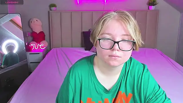 Snapshot of Lauraaa_Smith chatting on 22, 3, 2026 Lauraaa Smith online show from 22, 3, 2026