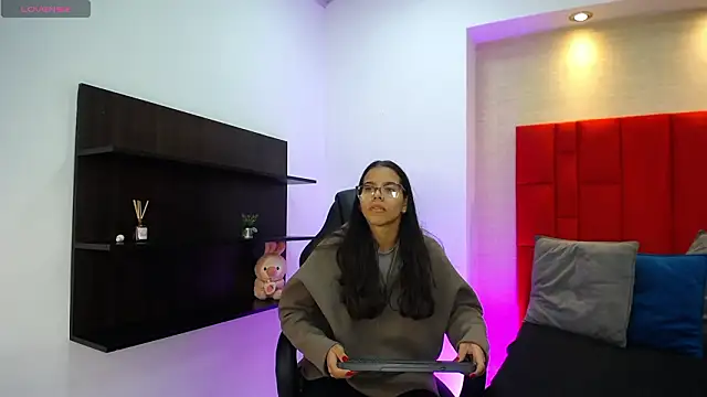 Snapshot of Luna_Millers chatting on 3, 2, 2026 Luna Millers online show from 3, 2, 2026