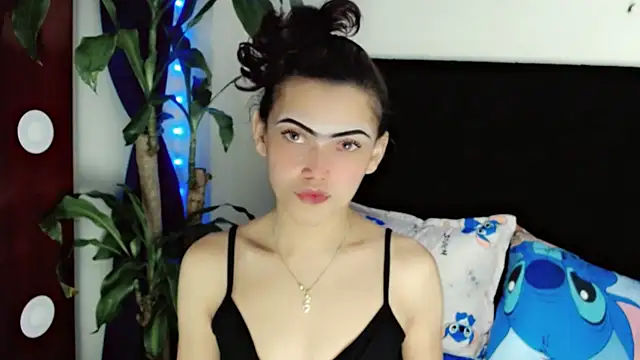 Snapshot of NathalialLooes chatting on 7, 8, 2026 NathalialLooes online show from 7, 8, 2026